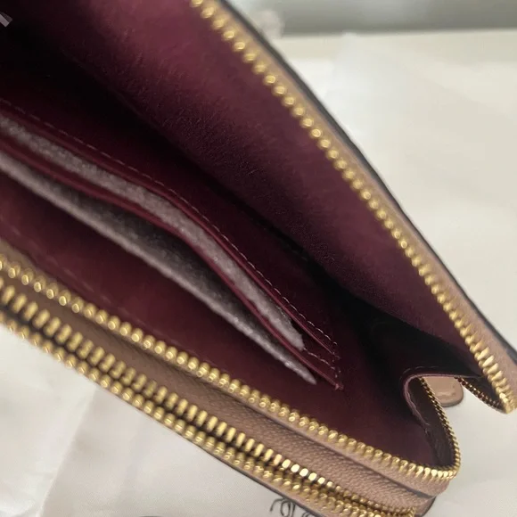 Coach Small Town Bucket Bag And Matching Wristlet - Picture 10 of 13